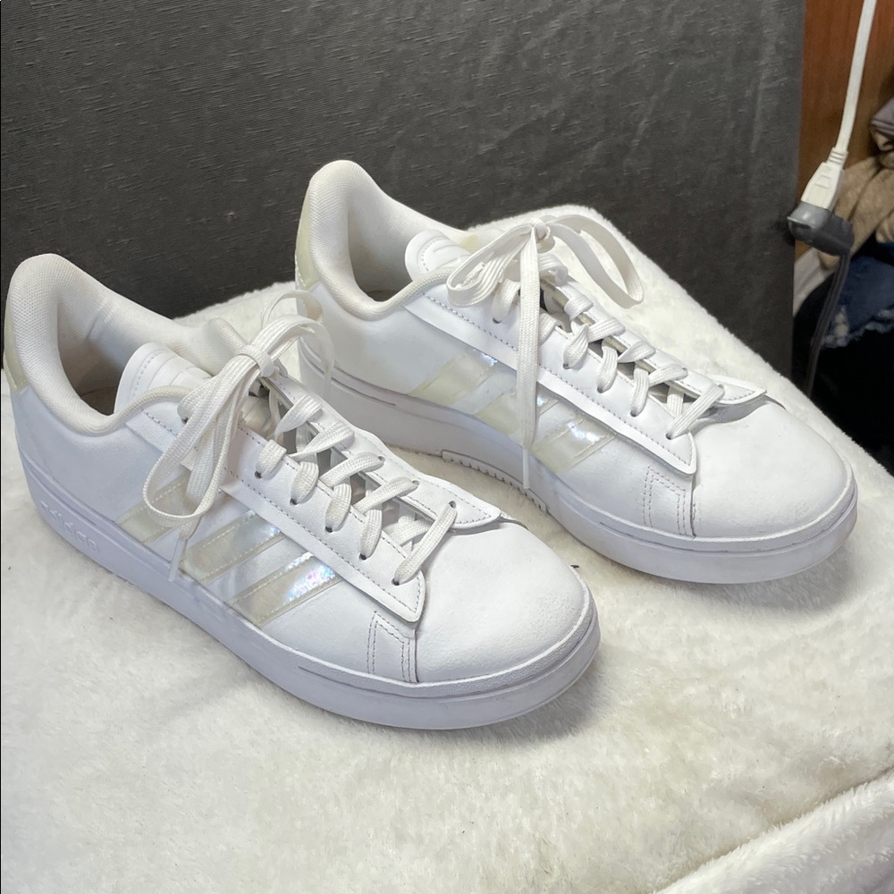 Adidas White Minimalist cloudfoam comfort Sneakers Classic Design